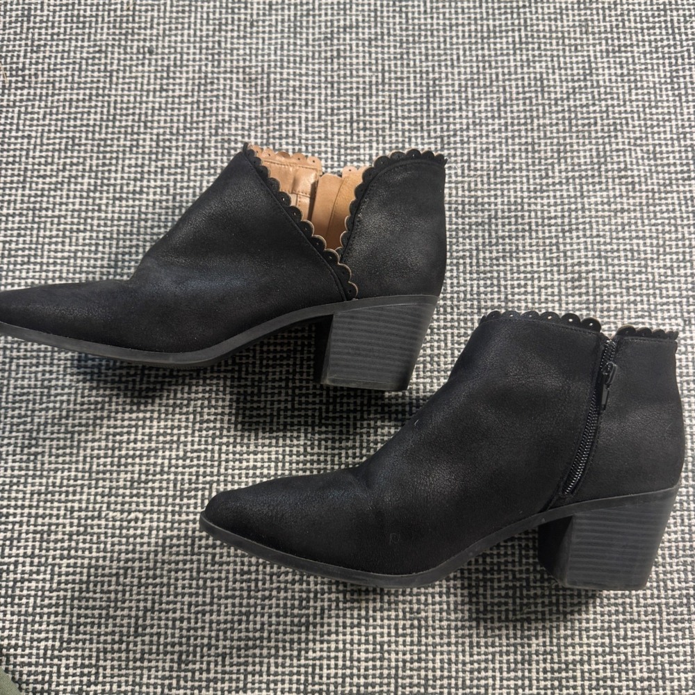 Black Scalloped Ankle Booties Faux Suede Pointed Toe Block Heel Boot Size 10 New
